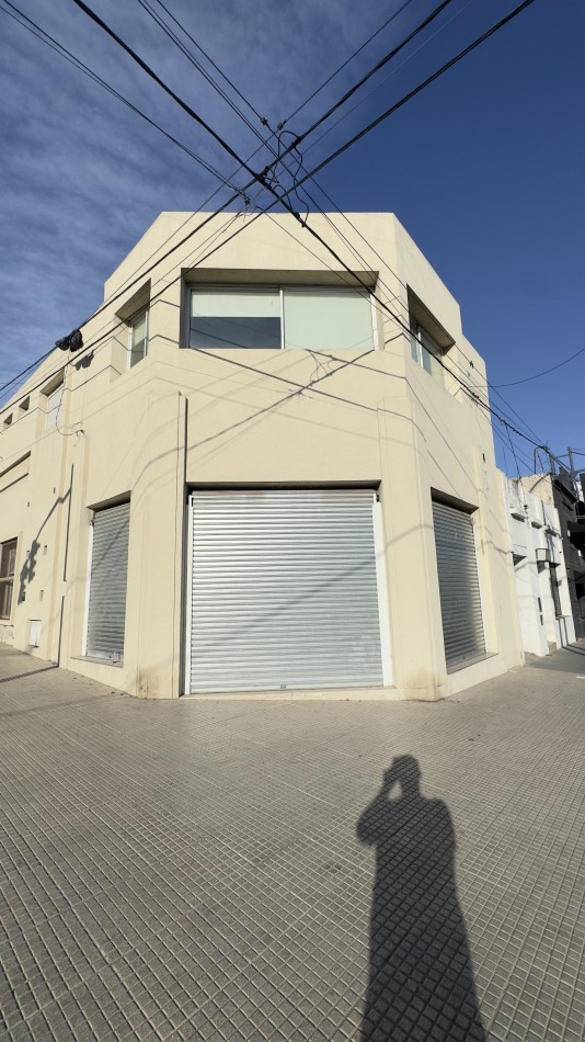 LOCAL COMERCIAL EN CALLE FRAY MAMERTO ESQUIU