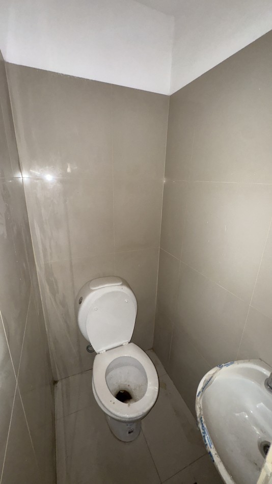 LOCAL COMERCIAL EN CALLE FRAY MAMERTO ESQUIU
