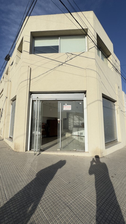 LOCAL COMERCIAL EN CALLE FRAY MAMERTO ESQUIU