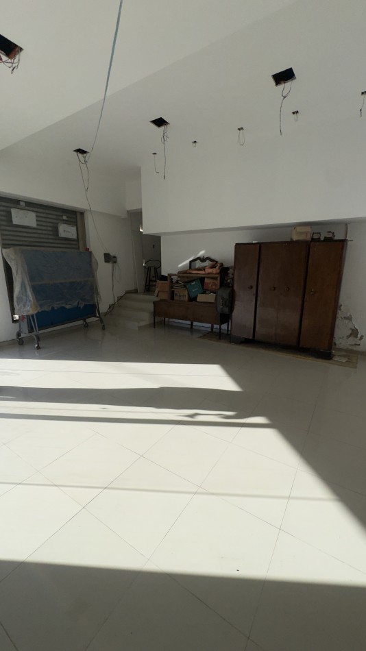 LOCAL COMERCIAL EN CALLE FRAY MAMERTO ESQUIU