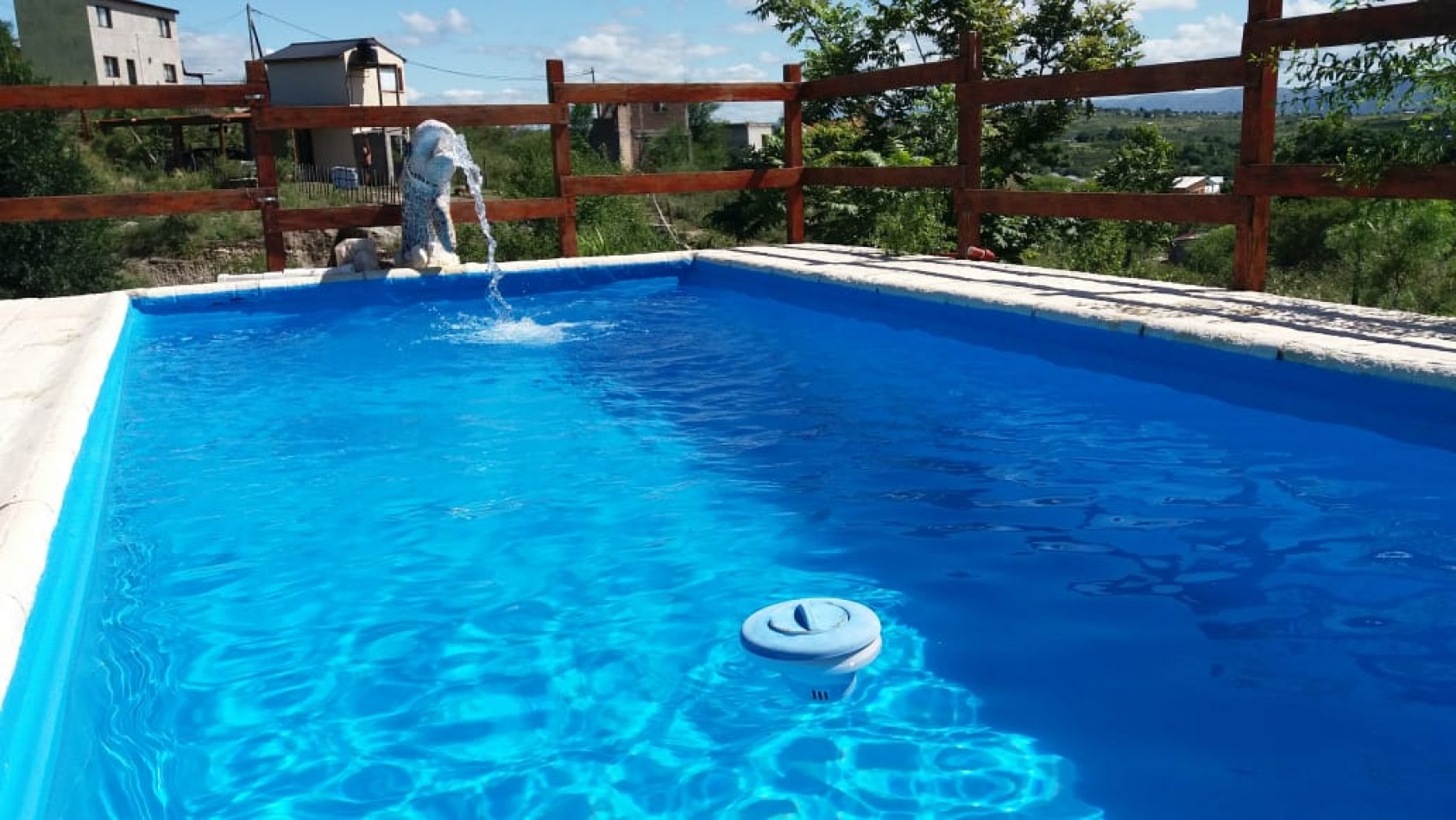 Casa con pileta en Parque Siquima
