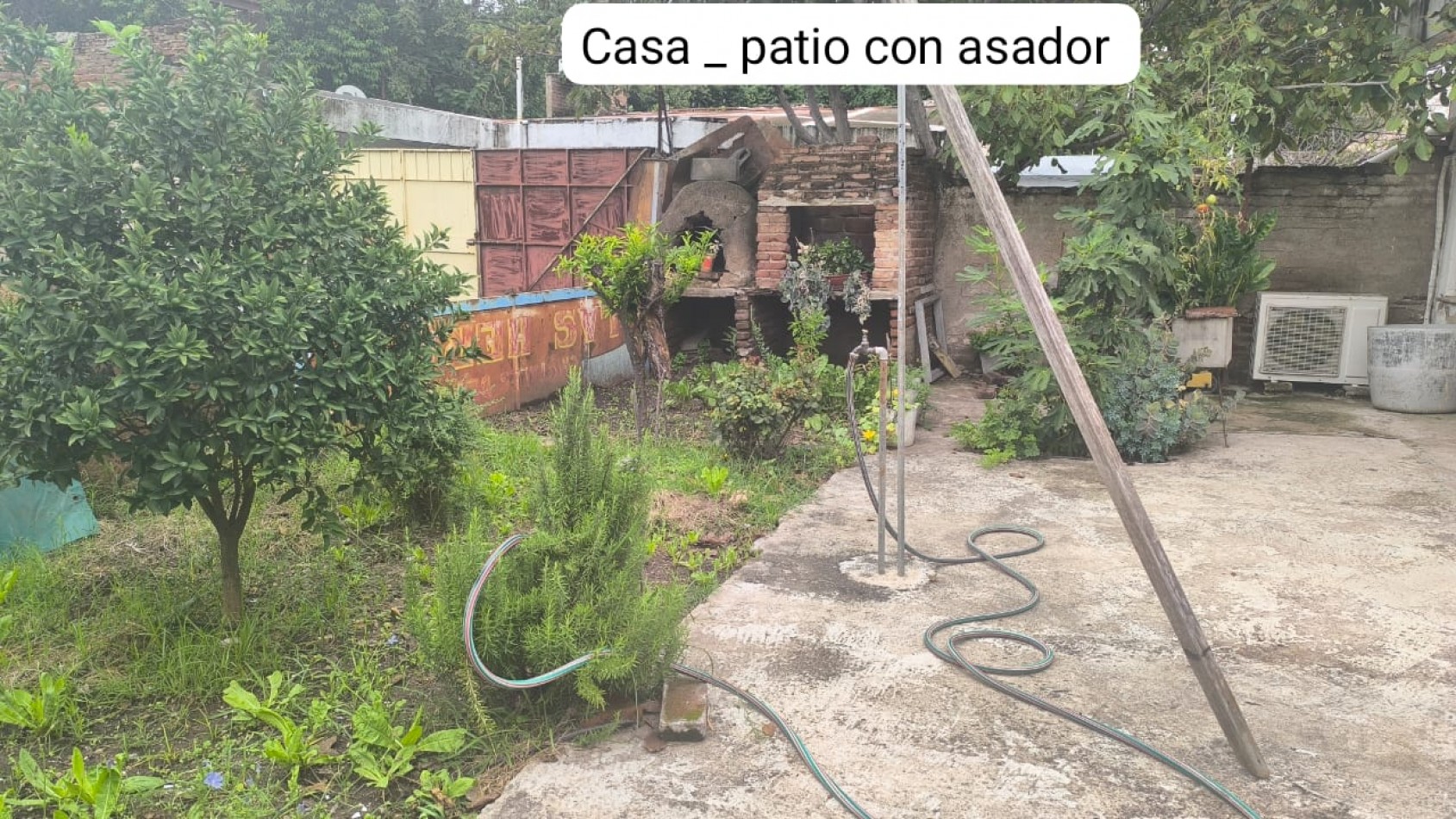 INVERSION UNICA!  2 propiedades al precio de una, Casa + 2 Deptos + 2 depositos y resto estructura semi cerrada p/galpones