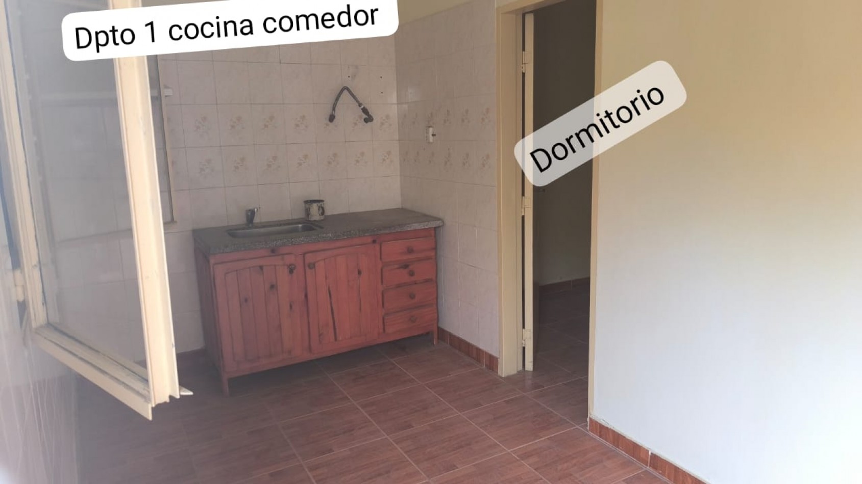 INVERSION UNICA!  2 propiedades al precio de una, Casa + 2 Deptos + 2 depositos y resto estructura semi cerrada p/galpones