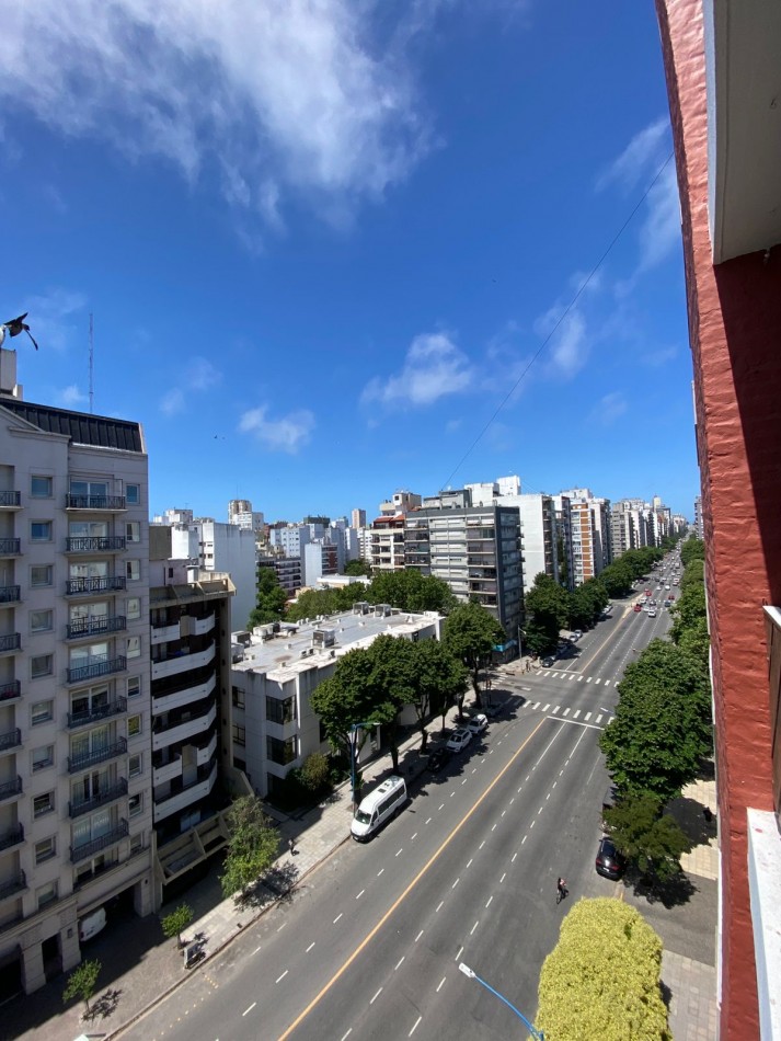 Depto 3 amb con balcon a la calle Colon al 2900 piso 9