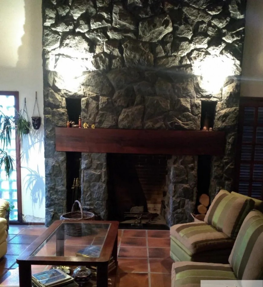 VENDO Casa APTO CREDITO Casa de categoria a minutos del centro - Seguridad, confort y pileta