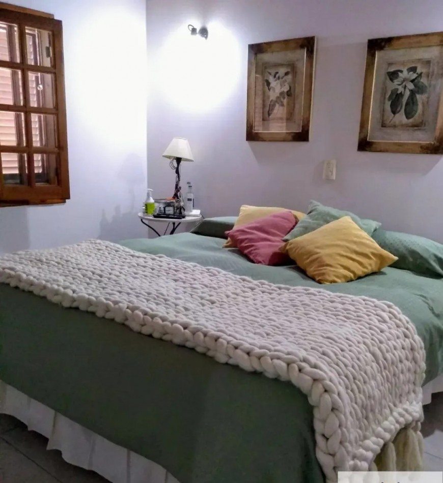 VENDO Casa APTO CREDITO Casa de categoria a minutos del centro - Seguridad, confort y pileta