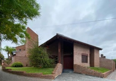 VENDO Casa APTO CREDITO Casa de categoria a minutos del centro - Seguridad, confort y pileta