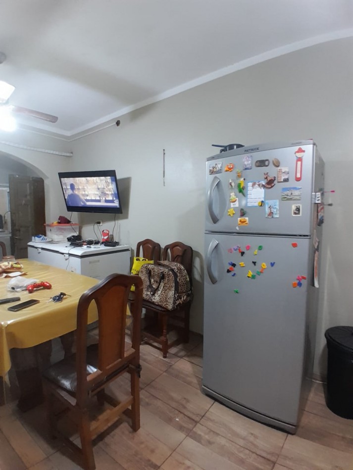 VENDE CASA ESQUINA CON GALPON Y DEPARTAMENTO