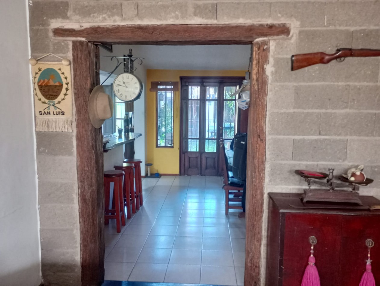 VENDE CASA CON QUINCHO 