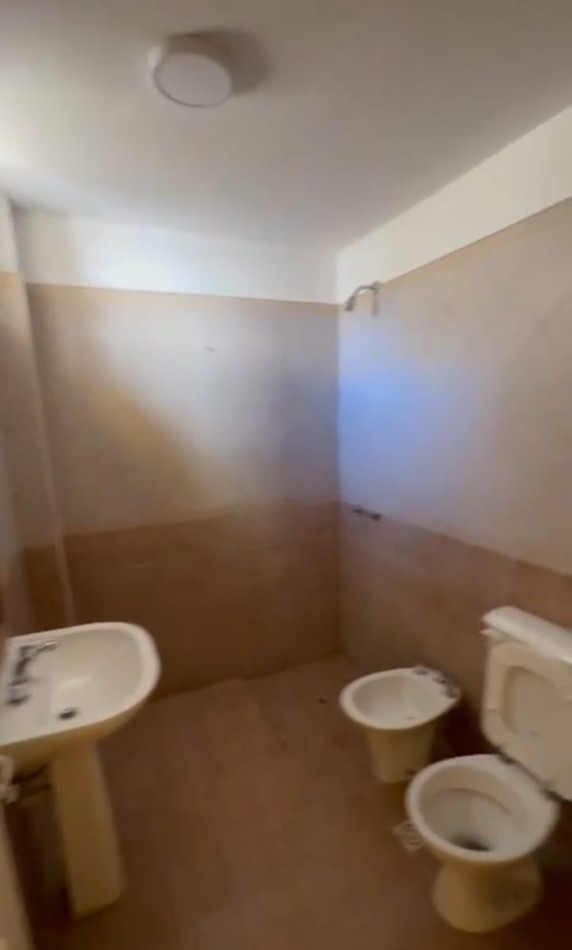 VENDO COMPLEJO DE DEPARTAMENTOS Y LOCAL 