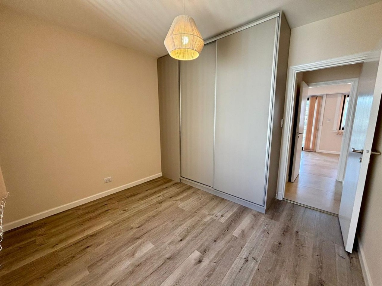 DEPARTAMENTO 3 AMB CON BALCON TERRAZA Y DEPENDENCIA DE SERVICIO EN EL CENTRO