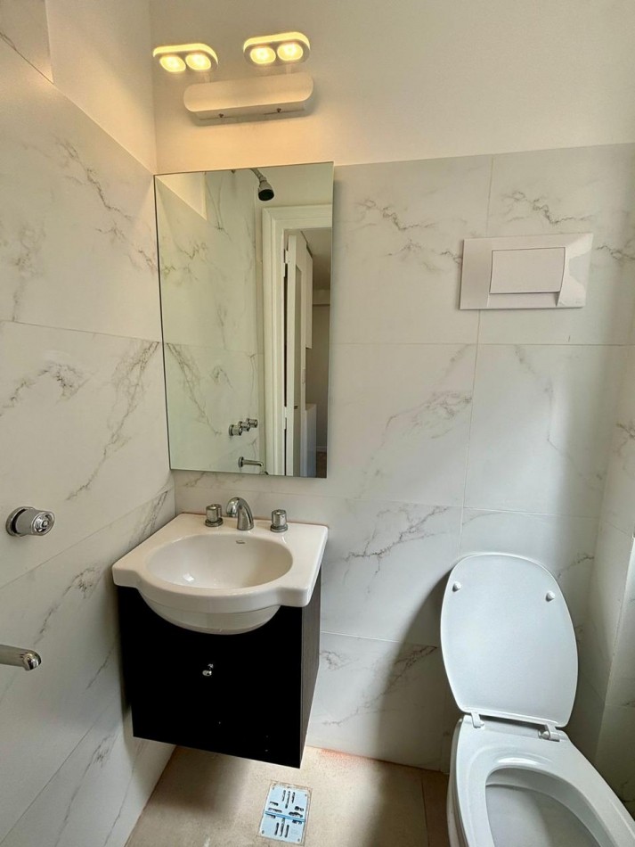 DEPARTAMENTO 3 AMB CON BALCON TERRAZA Y DEPENDENCIA DE SERVICIO EN EL CENTRO