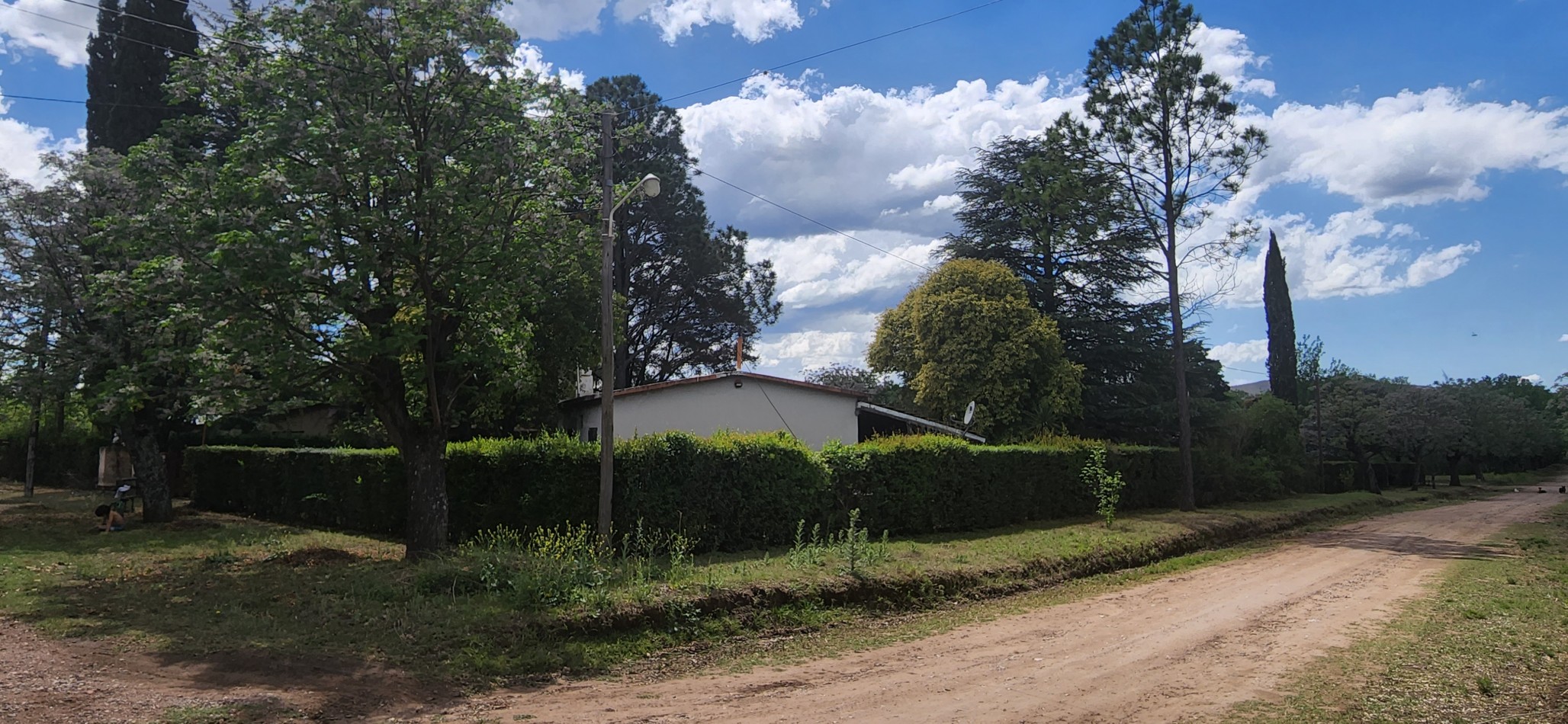 Venta casa 2 dormitorios lote esquina amplio parque 