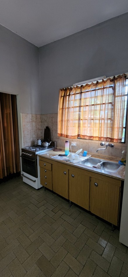 Venta casa 2 dormitorios lote esquina amplio parque 