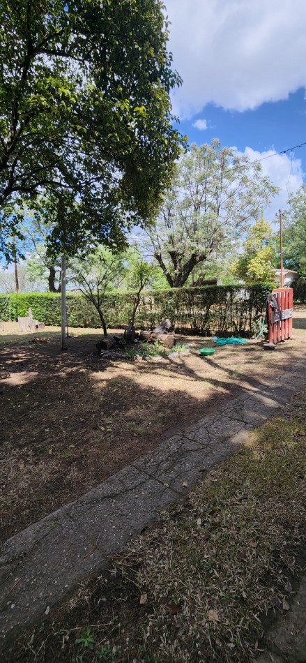 Venta casa 2 dormitorios lote esquina amplio parque 