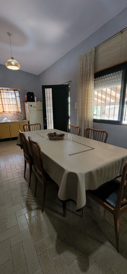 Venta casa 2 dormitorios lote esquina amplio parque 