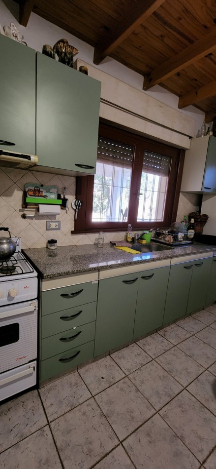 VENTA CASA DOS DORMITORIOS SOBRE CALLE PRINCIPAL LOTE ESQUINA PARQUE EL CORCOVADO